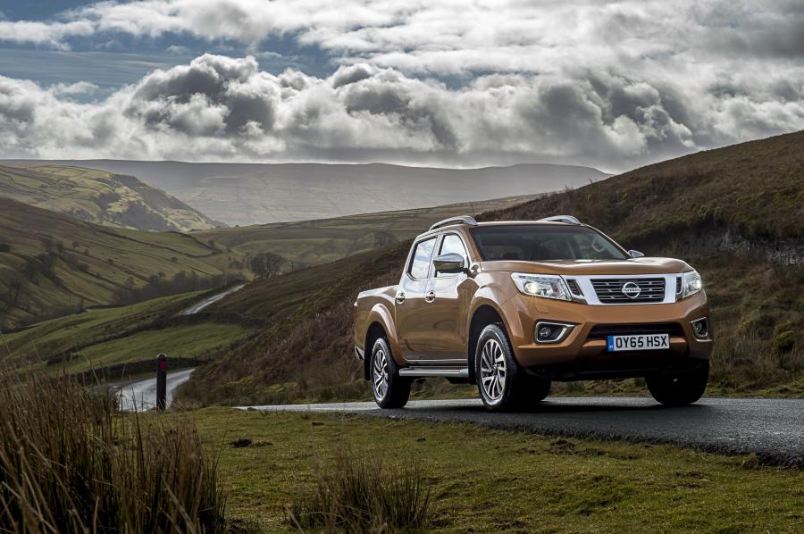  Nissan NP300 Navara Double Cab 2016 года  (UK) (фото 11 из 30)